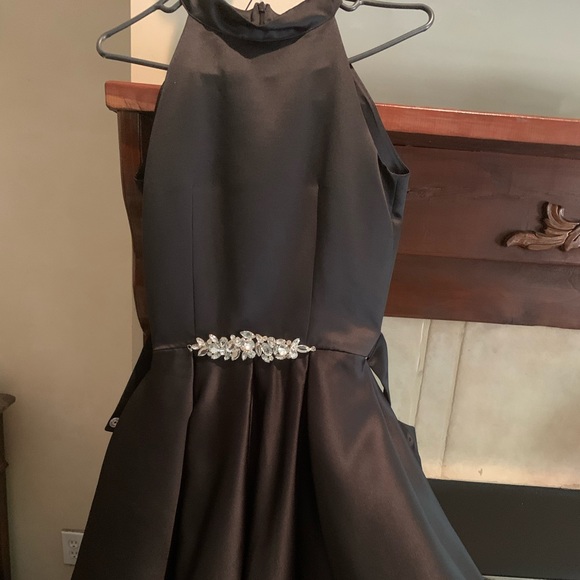 Size 2 Black Cocktail - Picture 1 of 3